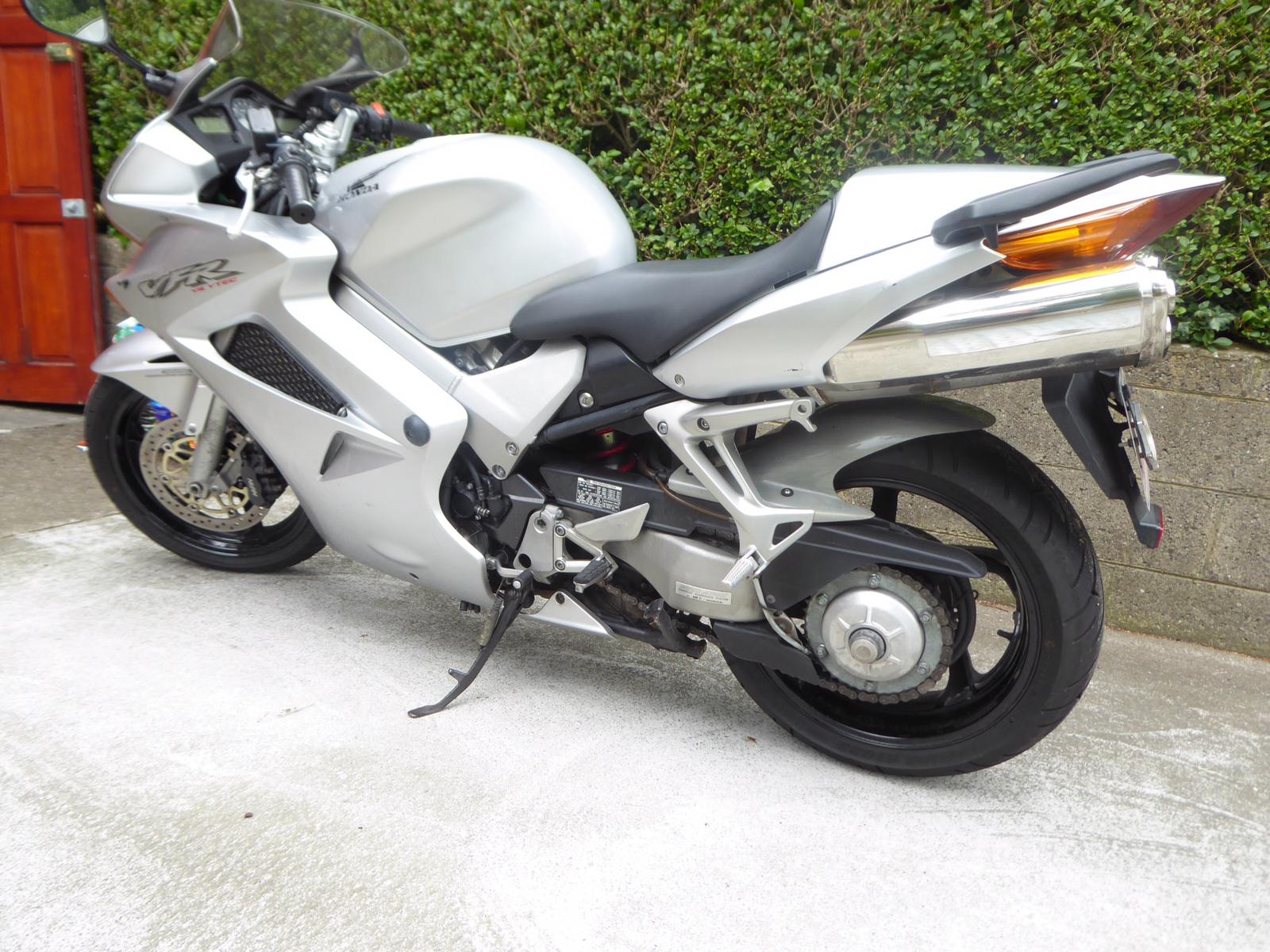 PATS FRIENDS HONDA VFR800